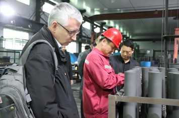 俄罗斯新利钢乌拉尔钢厂代表团到PG游戏官网·(中国)官方网站集团总部洽谈合作
